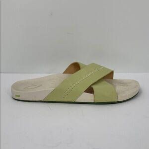 OluKai Kipea Olu criss cross sandals flat muted light green slide leather mule 8